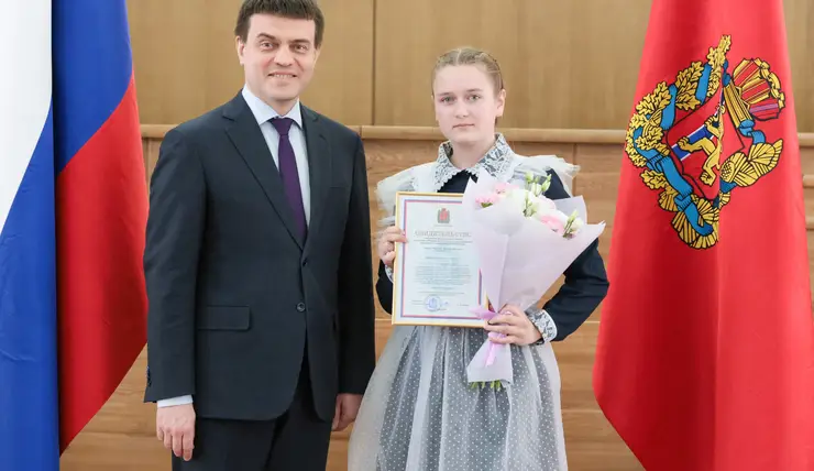 Губернатор Красноярского края вручил одаренным школьникам свидетельства на стипендии