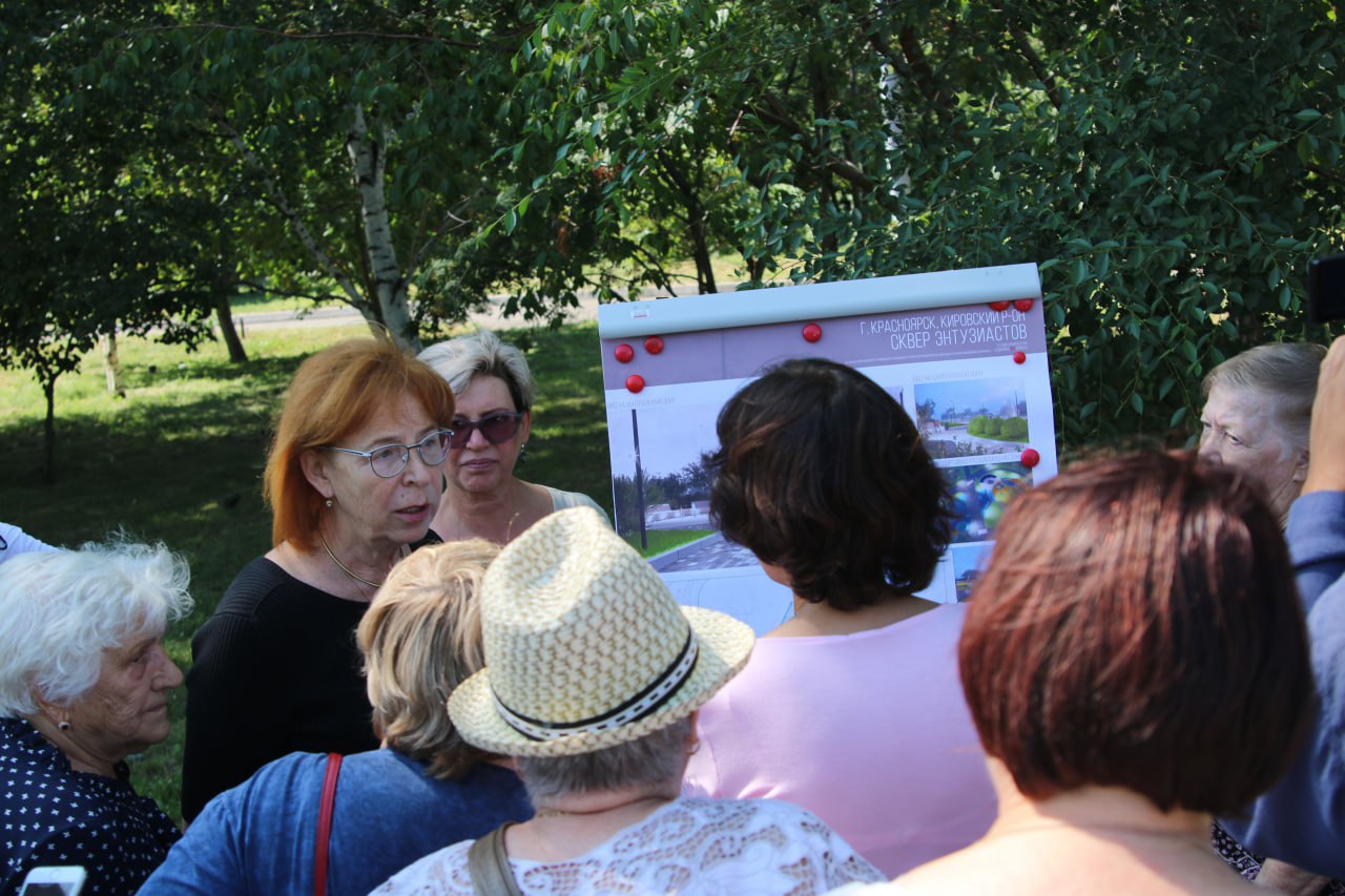 Обсуждение с жителями проекта реконструкции сквера Энтузиастов.