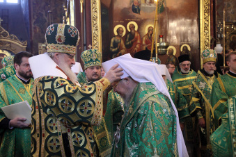 Святейший Патриарх Кирилл совершил Божественную литургию в день прп. Сергия Радонежского 8 октября 2011 г. в Успенском соборе Троице-Сергиевой лавры 